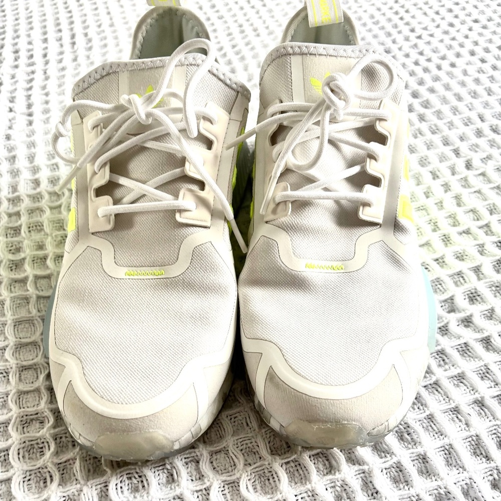 Men’s Addidas running shoe - Picture 1 of 5
